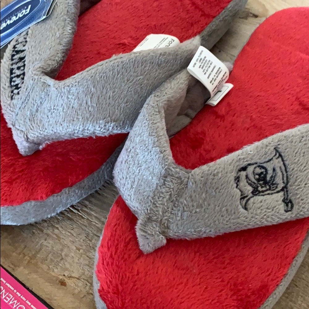 NWT Tampa bay buccaneers slipper sandals